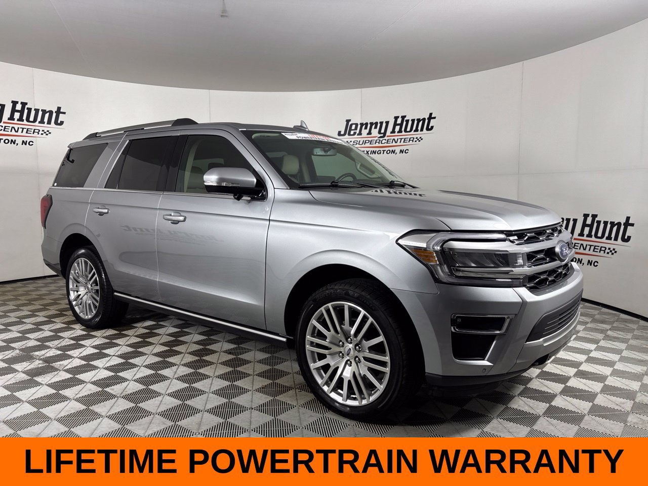 Used 2024 Ford Expedition Limited AWD/4WD image 4