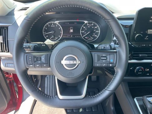 Used 2025 Nissan Pathfinder SL w/ SL Premium Package FWD image 7