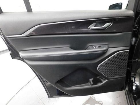 Used 2022 Jeep Grand Cherokee L Laredo image 22