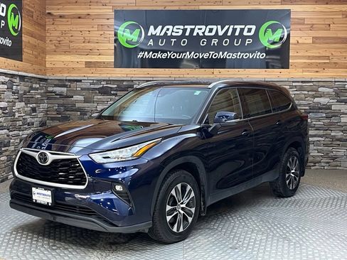 Used 2020 Toyota Highlander XLE AWD/4WD image 12