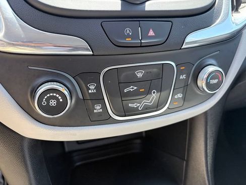Used 2023 Chevrolet Equinox LS w/ LS Convenience Package FWD image 19