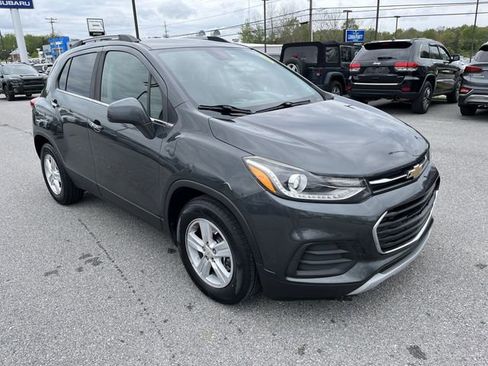 Used 2017 Chevrolet Trax LT w/ LT Convenience Package FWD image 11