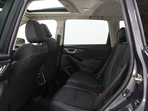 Used 2021 Subaru Forester Premium AWD/4WD image 17