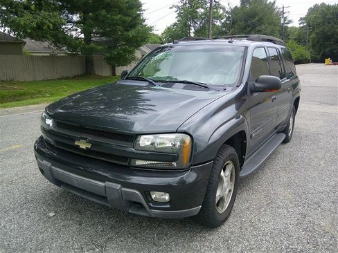 Used 2004 Chevrolet TrailBlazer 4WD w/ LT Preferred Equipment Group image 1