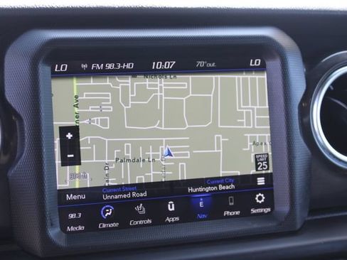 Used 2022 Jeep Wrangler Unlimited Sahara AWD/4WD image 30