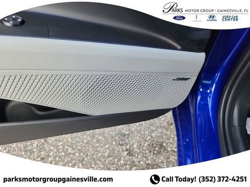 New 2025 Hyundai Elantra Limited FWD image 15