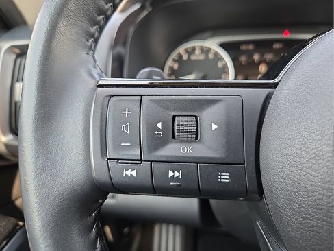 Used 2024 Nissan Pathfinder SL AWD/4WD image 22