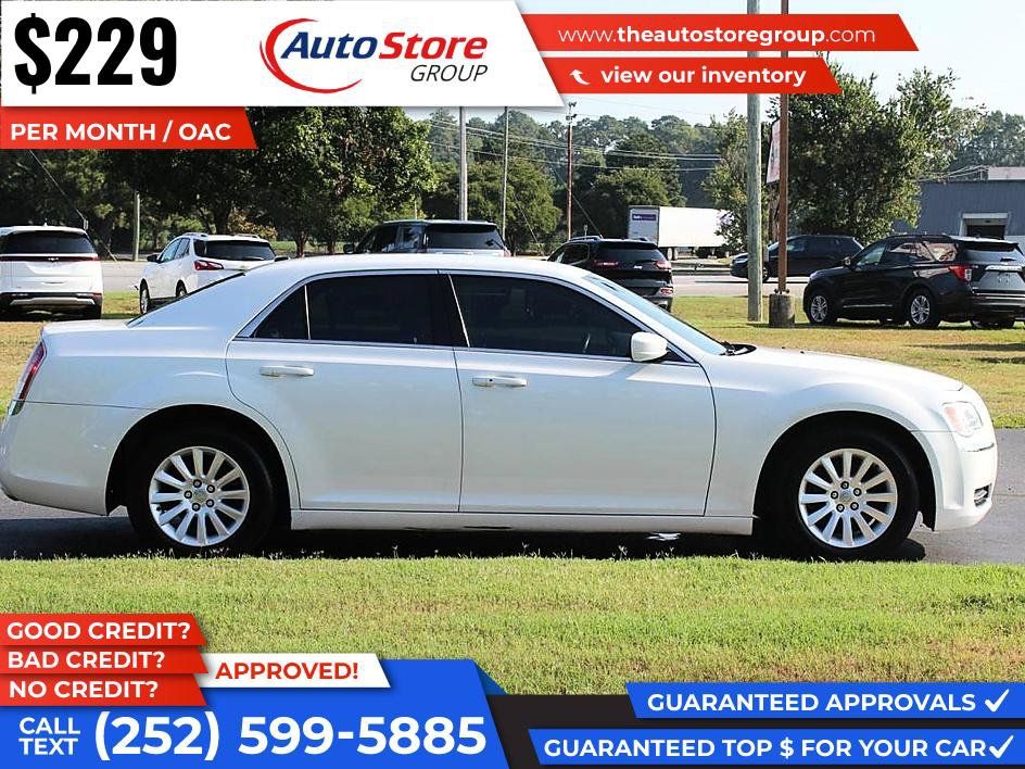 Used 2014 Chrysler 300 RWD image 5