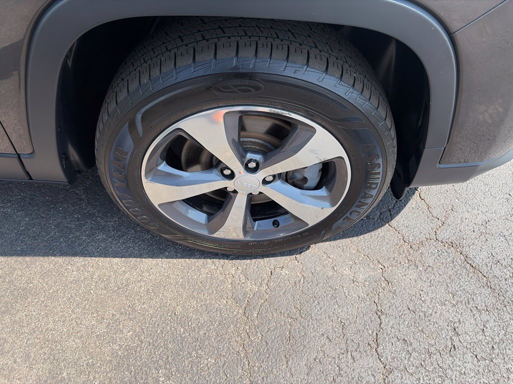 Used 2019 Jeep Cherokee Limited AWD/4WD image 20