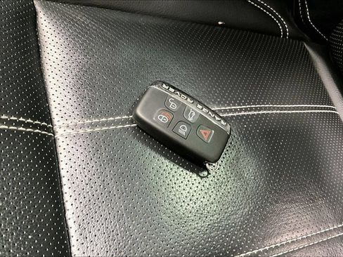 Used 2019 Land Rover Range Rover Velar S AWD/4WD image 10