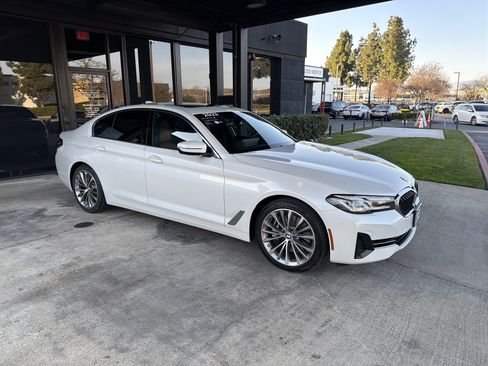 Used 2023 BMW 540i w/ Premium Package image 14