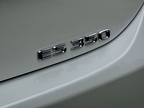 Used 2024 Lexus ES 350 w/ Premium Package image 40