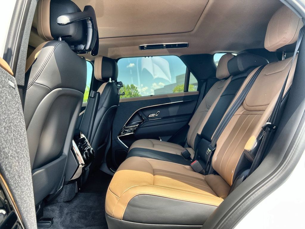 New 2026 Land Rover Range Rover Sport Dynamic SE AWD/4WD image 15