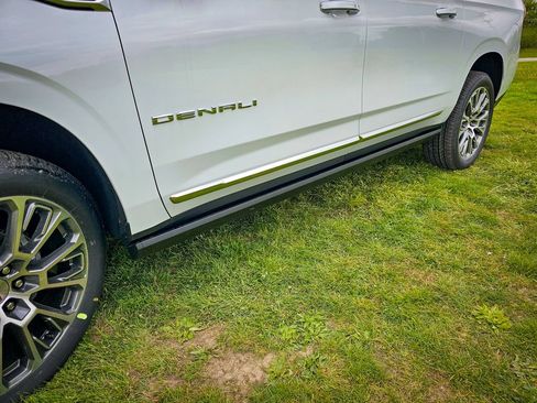 New 2026 GMC Yukon XL Denali w/ Denali Reserve Package AWD/4WD image 10