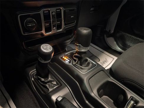 Used 2023 Jeep Wrangler Unlimited w/ Sun & Screen Package image 20