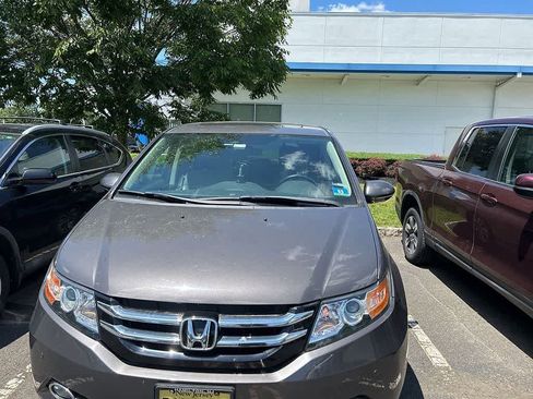Used 2016 Honda Odyssey Touring image 2