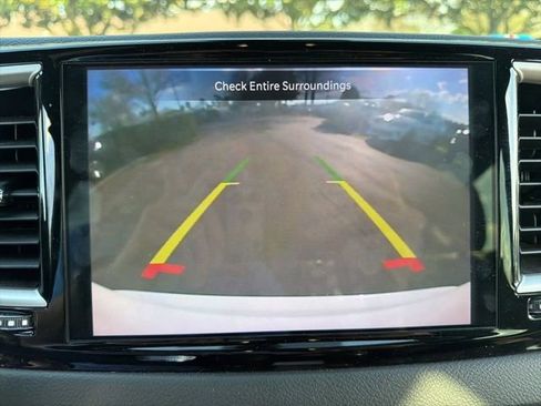 Used 2025 Chrysler Pacifica Select image 29