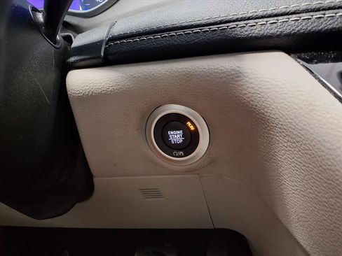 Used 2021 Chrysler Pacifica Touring-L w/ Uconnect Theater Family Group image 29