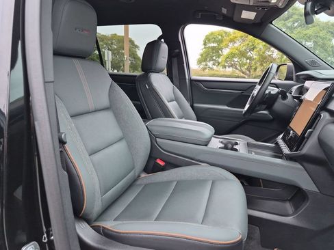 Used 2025 GMC Acadia AT4 AWD/4WD image 28