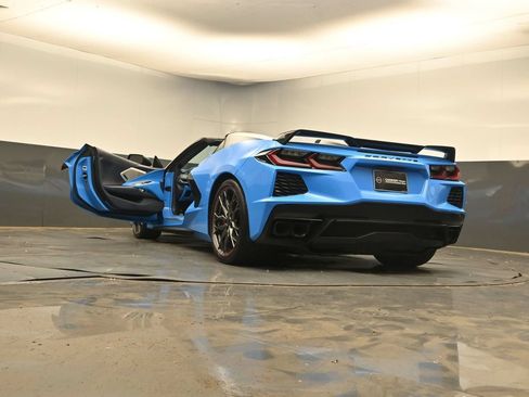 Used 2023 Chevrolet Corvette Stingray Premium Conv w/ Z51 Performance Package RWD image 40