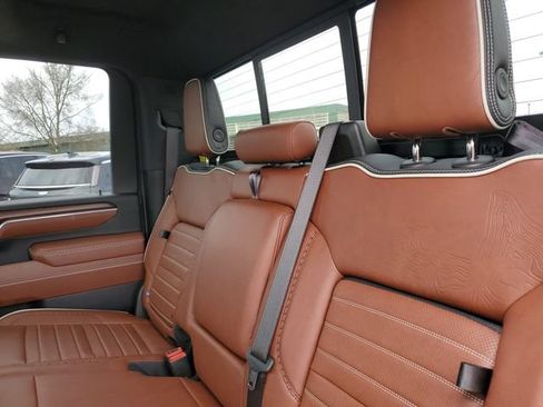 Used 2025 GMC Sierra 2500 Denali Ultimate w/ Snow Plow Prep/Camper Package AWD/4WD image 30