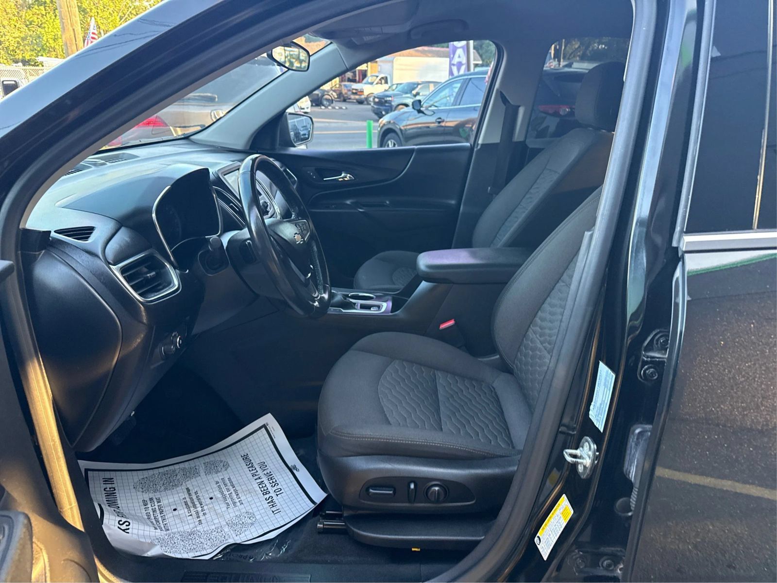 Used 2018 Chevrolet Equinox LT FWD image 9