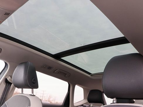 New 2025 Volkswagen Taos SE image 6