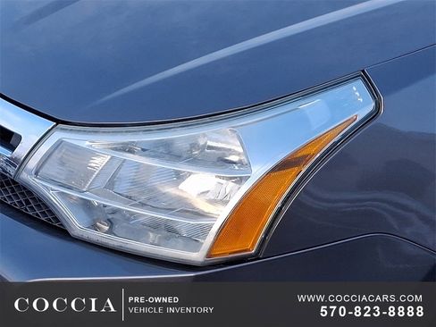 Used 2010 Ford Focus SE image 9