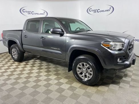 Used 2018 Toyota Tacoma SR5 AWD/4WD image 8