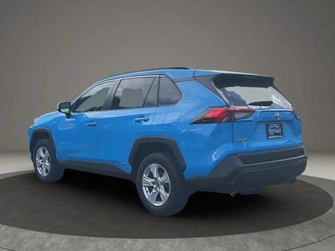 Used 2021 Toyota RAV4 LE AWD/4WD image 3