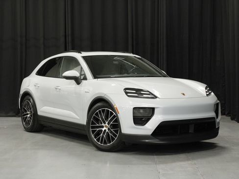 Certified 2025 Porsche Macan Electric RWD image 13
