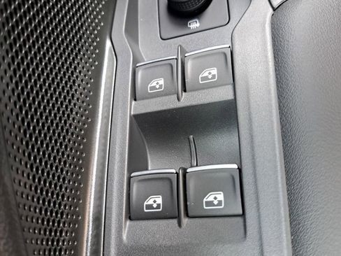 New 2026 Volkswagen Tiguan SE FWD image 18