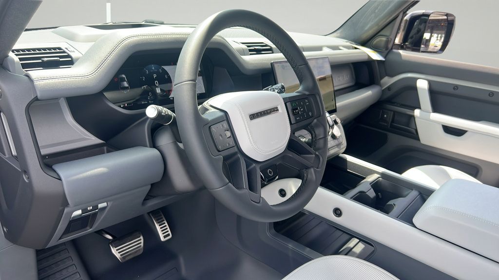New 2026 Land Rover Defender 110 AWD/4WD image 4