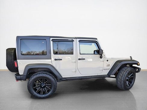 Used 2017 Jeep Wrangler Unlimited Rubicon w/ Quick Order Package 24Z Recon image 2