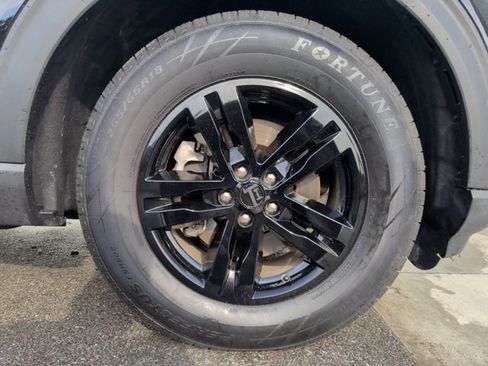 Used 2022 Ford Explorer XLT w/ Equipment Group 202A AWD/4WD image 9