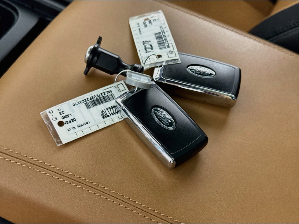 Used 2023 Land Rover Defender 110 X-Dynamic SE AWD/4WD image 17