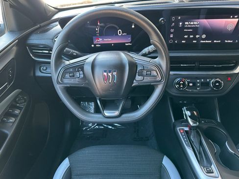 Certified 2024 Buick Envista Preferred w/ Advanced Safety Package image 17