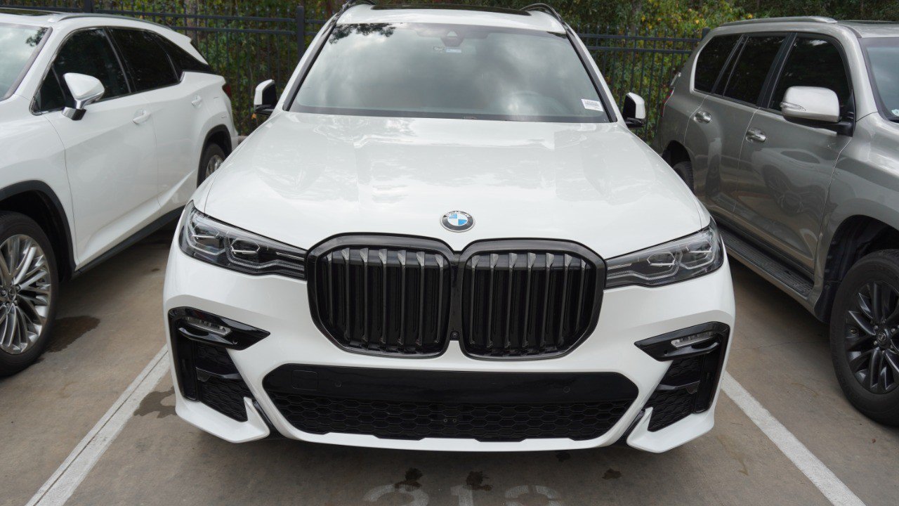 Used 2022 BMW X7 xDrive40i w/ M Sport Package AWD/4WD image 2