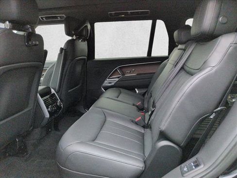 New 2026 Land Rover Range Rover Long Wheelbase SE image 16
