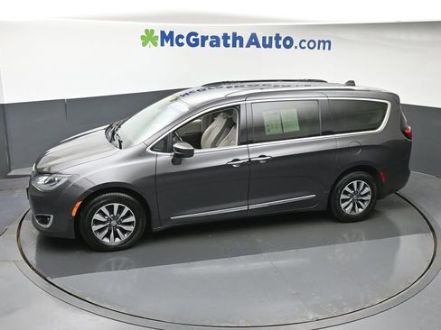 Used 2020 Chrysler Pacifica Touring-L Plus w/ Advanced Safetytec Group FWD image 18