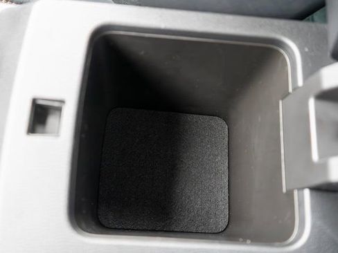 Used 2023 Mitsubishi Outlander AWD image 39