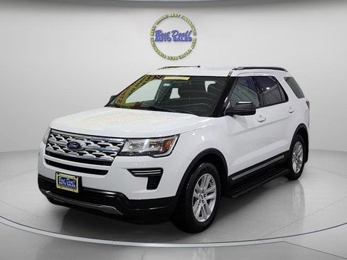Used 2018 Ford Explorer XLT AWD/4WD image 9