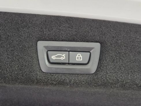 Used 2021 BMW 740i w/ M Sport Package RWD image 46