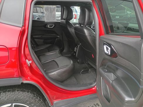Used 2025 Jeep Compass Trailhawk AWD/4WD image 12