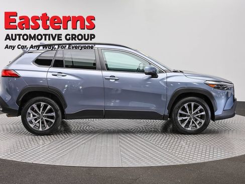 Used 2022 Toyota Corolla Cross XLE w/ Convenience Package AWD/4WD image 4