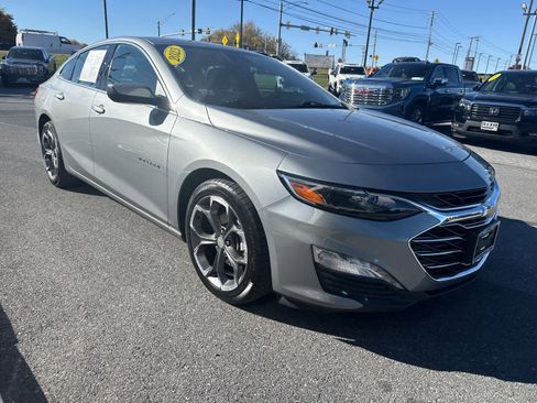 Used 2023 Chevrolet Malibu LT image 2