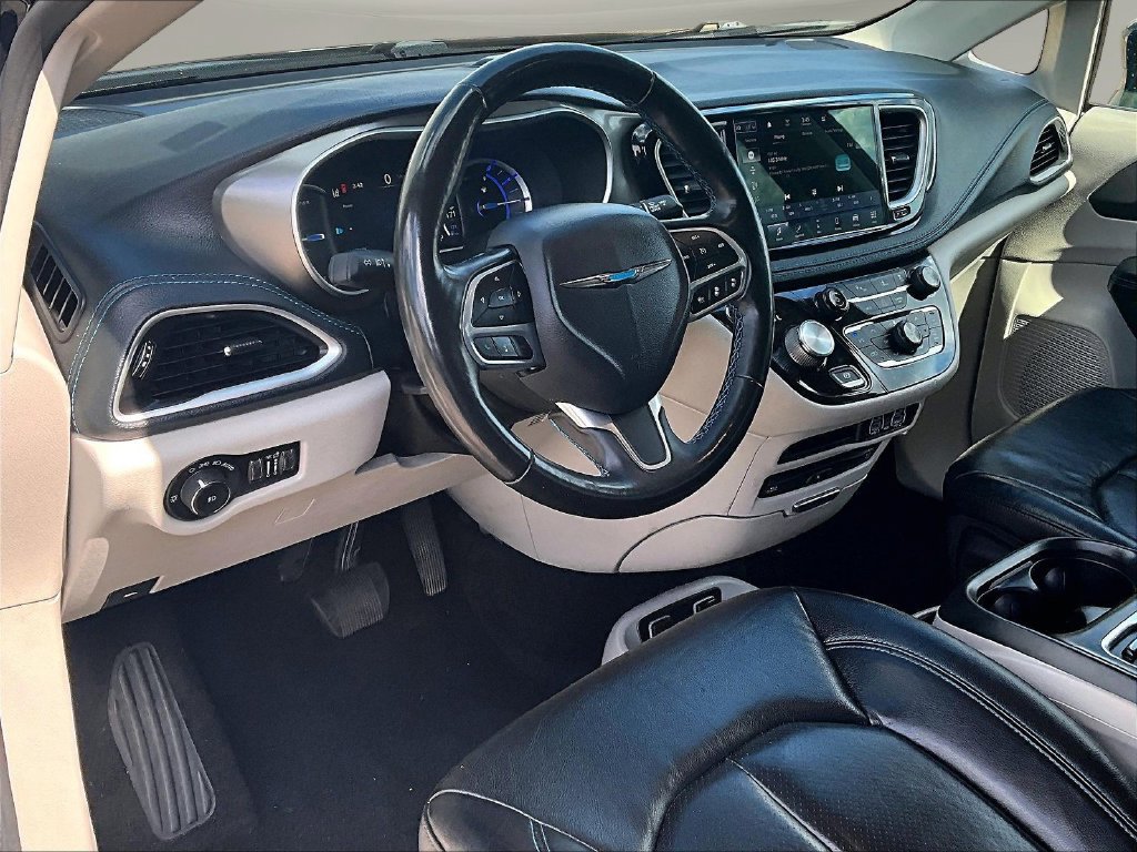 Used 2021 Chrysler Pacifica Touring-L w/ Uconnect Theater Family Group FWD image 21