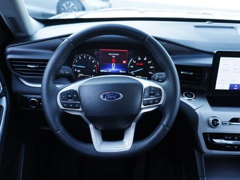 Certified 2024 Ford Explorer XLT RWD image 19