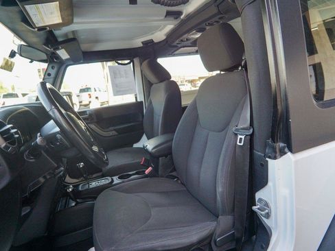 Used 2017 Jeep Wrangler Sport w/ Connectivity Group AWD/4WD image 13