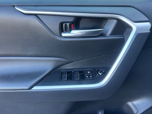 Used 2021 Toyota RAV4 XLE Premium w/ Carpet Mat Package (TMS) image 9